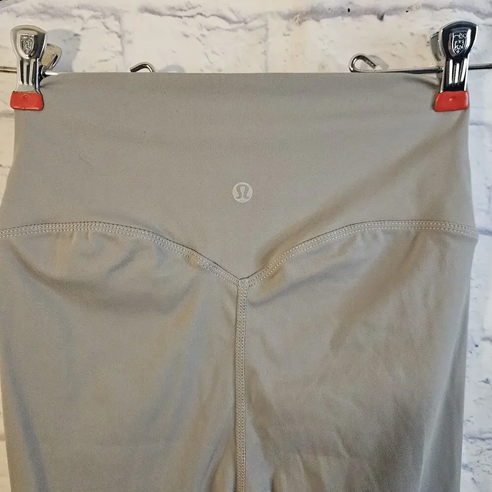 Lululemon women’s wunder under high rise leggings size 6 26” length in grey